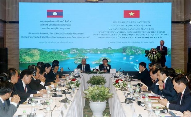 La X Conferencia Teórica entre el Partido Comunista de Vietnam y el Partido Popular Revolucionario de Laos (Foto: VNA)