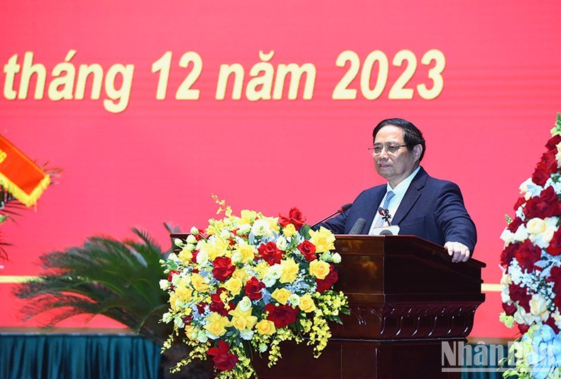 El primer ministro de Vietnam, Pham Minh Chinh, habla en el evento.
