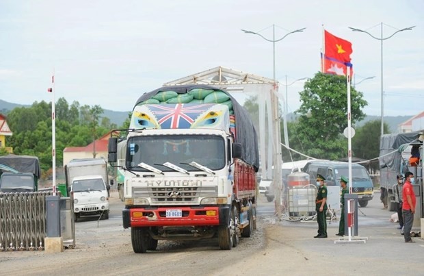 En la puerta fronteriza internacional de Tinh Bien (Foto: VNA)