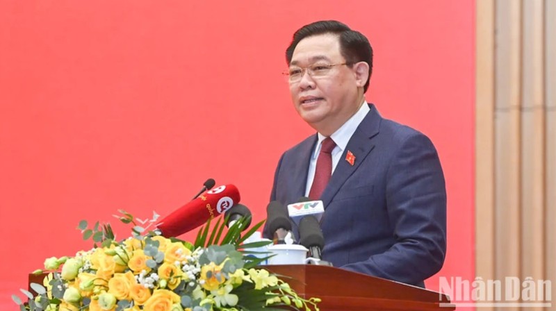 El presidente de la Asamblea Nacional de Vietnam, Vuong Dinh Hue, interviene en la cita.