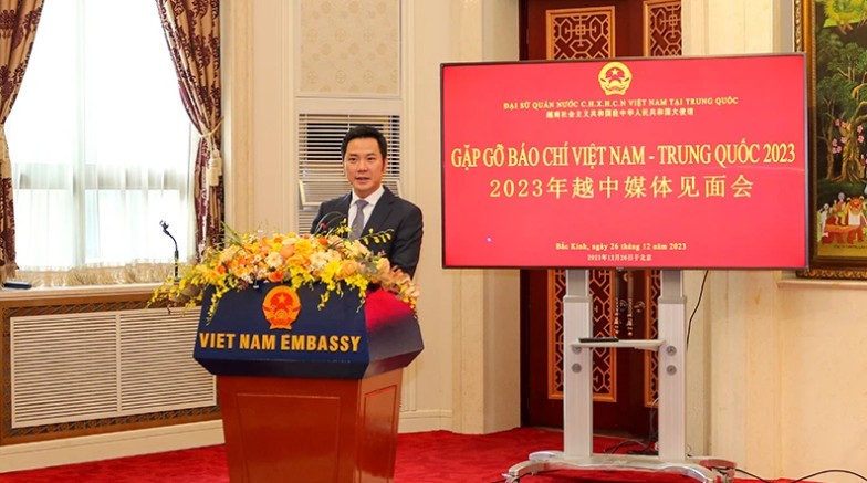 El ministro consejero de Vietnam en China, Ninh Thanh Cong, habla en el evento.
