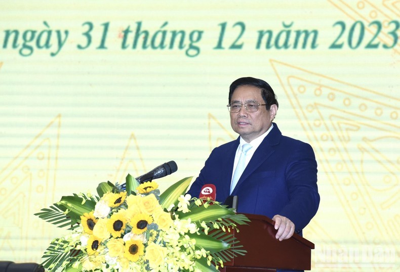 El primer ministro de Vietnam, Pham Minh Chinh, habla en el evento.