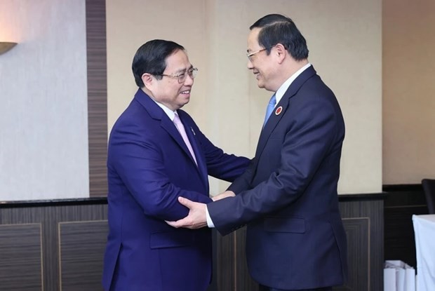El primer ministro vietnamita, Pham Minh Chinh (izquierda), se reúne con su homólogo laosiano, Sonexay Siphandone, en Japón en diciembre pasado. (Foto: VNA)