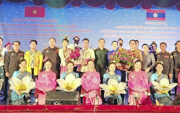 Espectáculo celebra 75 años del establecimiento del Ejército Popular de Laos (Foto: VNA)