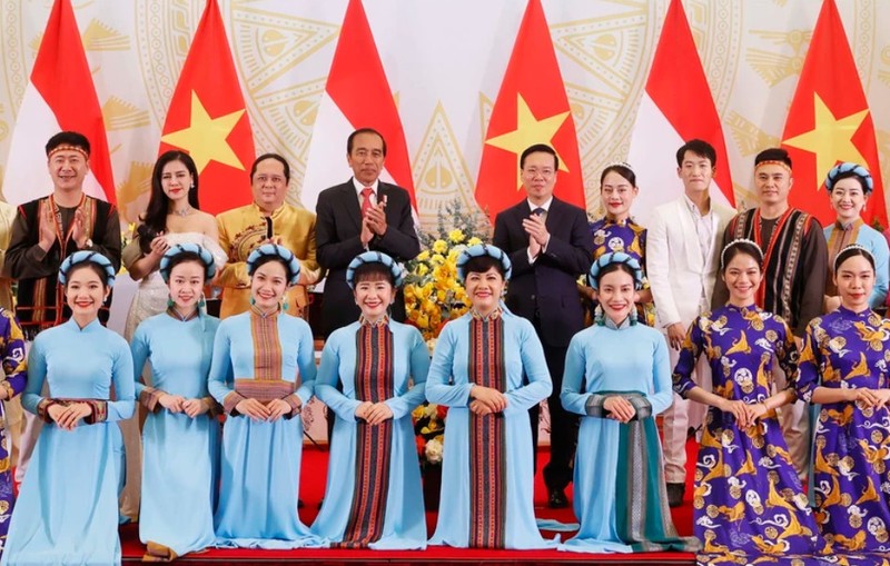 Los presidentes vietnamita, Vo Van Thuong, y indonesio, Joko Widodo, en el evento (Foto: VNA)