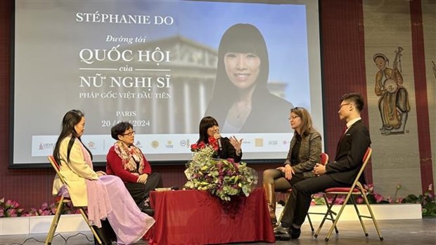 La diputada gala de origen vietnamita del mandato 2017-2022, Stéphanie Do, sostiene el encuentro. (Foto: VNA)