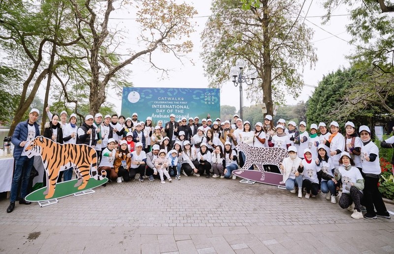 Delegados recorrieron el lago de Hoan Kiem con el objetivo de transmitir el mensaje sobre la conservación de la biodiversidad y la vida silvestre. (Foto: VNA)