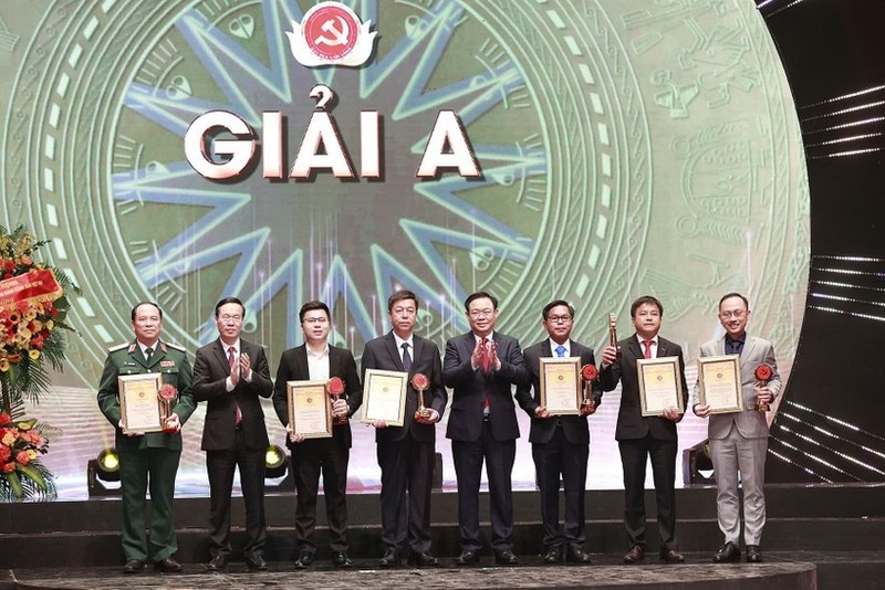 En la séptima edición del premio Bua Liem Vang (Foto: VNA)