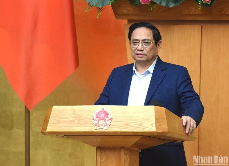 El primer ministro de Vietnam, Pham Minh Chinh, preside la reunión.