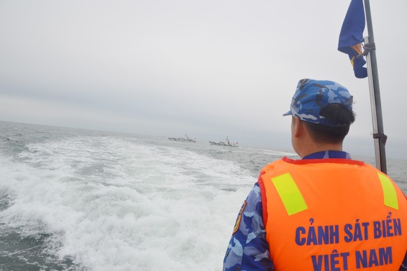 Las guardias costeras de Vietnam y China efectúan una patrulla conjunta en la zona marítima limítrofe (Foto: VNA)