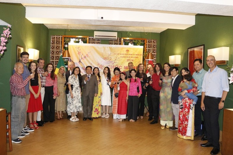 Participantes en el evento (Foto: La Embajada de Vietnam en Brasil )