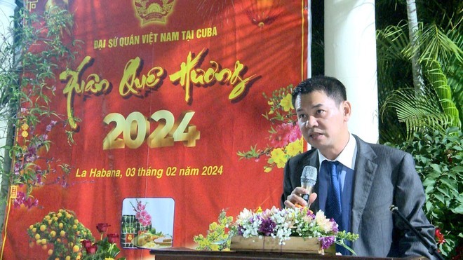 El encargado de Negocios de la Embajada de Vietnam en Cuba, Nguyen Ngoc Hung, habla en el evento. (Foto: VNA)