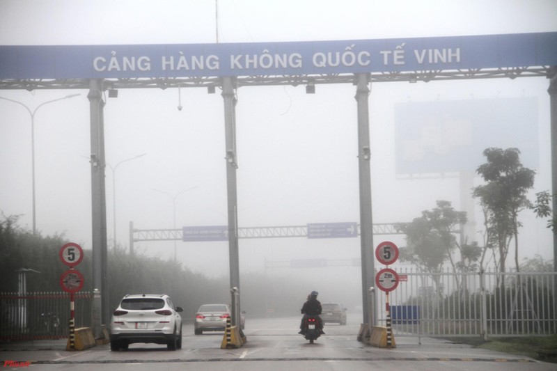 Densa niebla en el aeropuerto internacional de Vinh (Foto: truyenhinhnghean.vn)