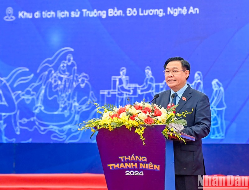 El presidente de la Asamblea Nacional de Vietnam, Vuong Dinh Hue, habla en la ceremonia de lanzamiento del Mes de la Juventud 2024.