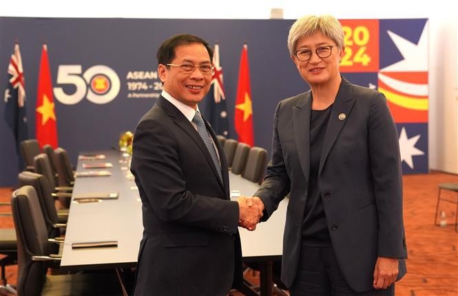 El ministro de Relaciones Exteriores de Vietnam, Bui Thanh Son, con su homóloga australiana, Penny Wong (Foto: VNA)