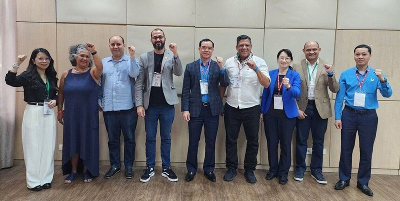 La delegación vietnamita mantiene una reunión con el Centro de los Trabajadores de Brasil. (Foto de cortesía de la Confederación General de Trabajo de Vietnam)