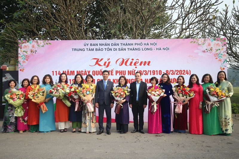 El Centro de Conservación del Patrimonio Thang Long-Hanói organiza dactividades en saludo al Día Internacional de la Mujer y el 1984 aniversario del levantamiento de Hai Ba Trung (Hermanas Trung). (Foto: hanoimoi.vn)
