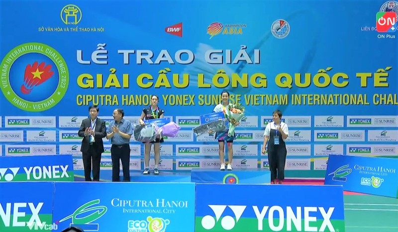 Acto de entrega de medallas a atletas en el Torneo Internacional de Bádminton Ciputra Hanoi – Yonex Sunrise 2023 (Foto: Internet)