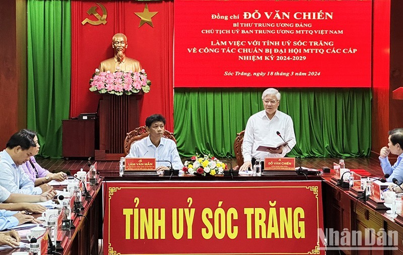 El secretario del Comité Central del PCV y titular del Comité Central del Frente de la Patria de Vietnam, Do Van Chien, en la conferencia. 