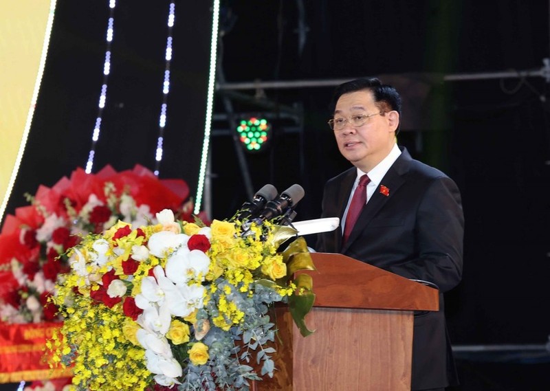 El presidente de la Asamblea Nacional de Vietnam, Vuong Dinh Hue, interviene en el acto (Foto: VNA)