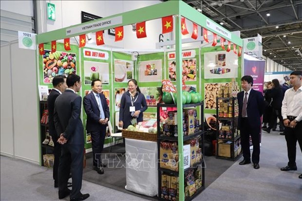 Un stand que presenta productos vietnamitas en la exposición (Foto: VNA)