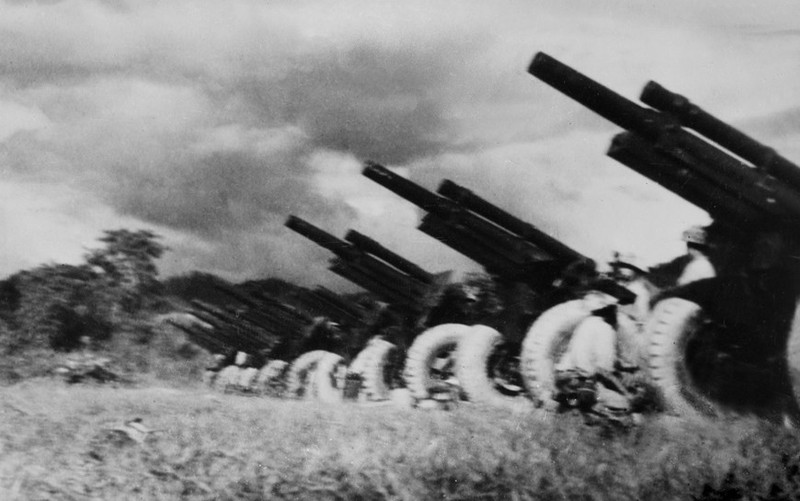 Por primera vez, se movilizó la fuerza de artillería al más alto nivel, incluido el Regimiento 45 de obuses de 105 mm, el Regimiento 675 de artillería de montaña de 75 mm (perteneciente al Grupo de Artillería 351) y batallones de artillería en nómina de los regimientos mayores, para participar en la campaña. (Foto: archivos de VNA)