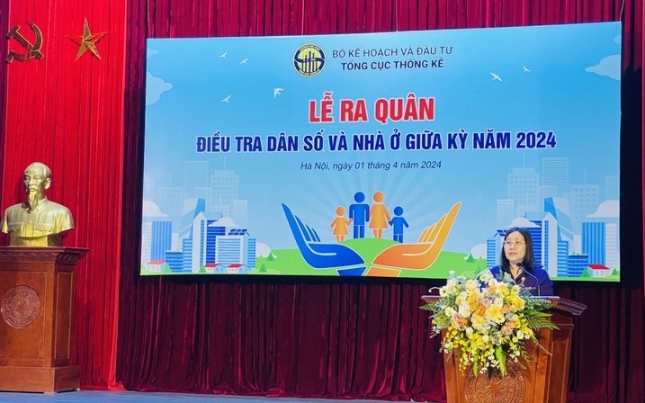 La directora de la OGE, Nguyen Thi Huong, habla en la cita.