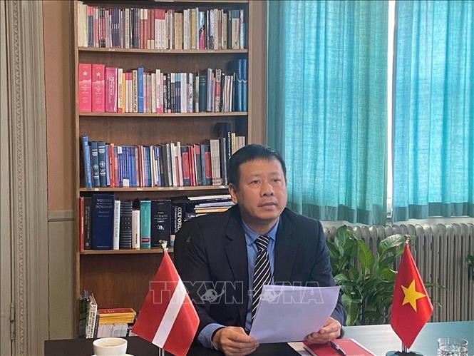 El embajador vietnamita Tran Van Tuan interviene. (Foto: VNA)