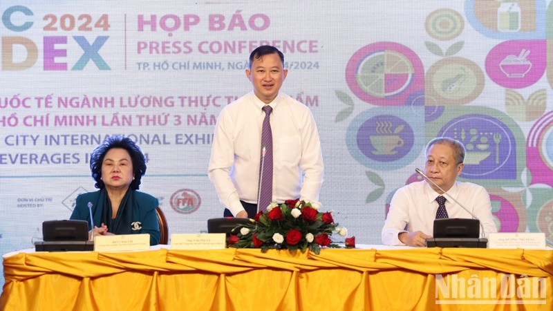 En la rueda de prensa sobre HCMC Foodex 2024. 