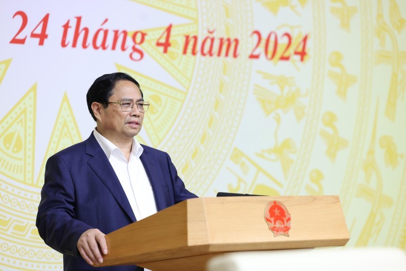 El primer ministro Pham Minh Chinh preside la reunión del Comité Nacional para la Transformación Digital. 