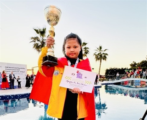 La ajedrecista vietnamita Nguyen Vu Bao Chau celebra el triunfo (Foto: tdtt.gov.vn)