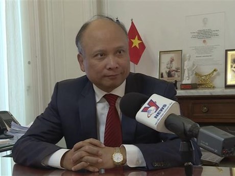 El embajador vietnamita en Francia, Dinh Toan Thang, en la entrevista (Foto:VNA)