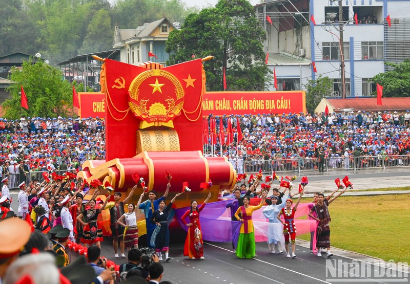 Celebran solemnemente 70 aniversario de Victoria de Dien Bien Phu