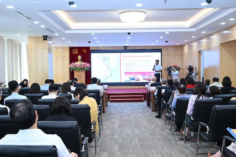 En la conferencia (Foto: congthuong.vn)
