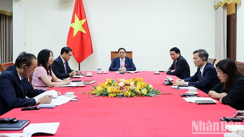 El primer ministro de Vietnam, Pham Minh Chinh, y su homólogo de los Países Bajos, Mark Rutte. 