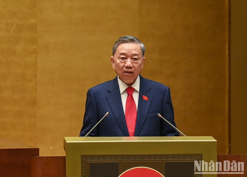 El presidente de Vietnam, To Lam, pronuncia un discurso al asumir su cargo, en el séptimo período de sesiones de la Asamblea Nacional de la XV legislatura.