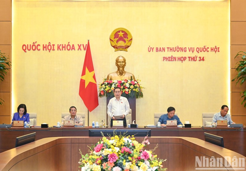 El presidente de la Asamblea Nacional, Tran Thanh Man, interviene en la reunión. 