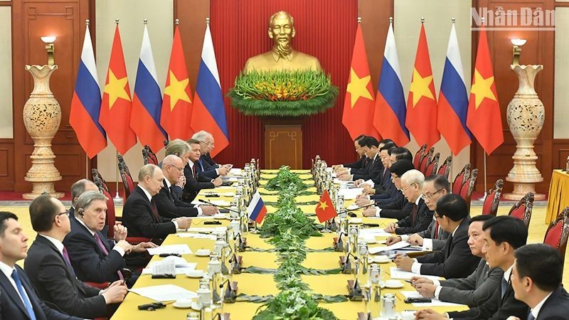 Conversaciones entre el secretario general del Partido Comunista de Vietnam, Nguyen Phu Trong y el presidente de Rusia, Vladimir Putin. 