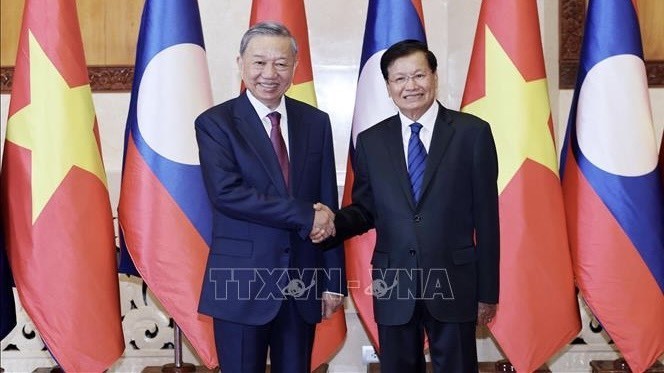 El presidente de Vietnam, To Lam, y el secretario general del PPRL y presidente de Laos, Thongloun Sisoulith.