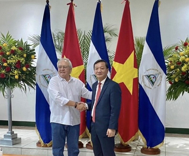 El subjefe de la Comisión de Relaciones Exteriores del Partido Comunista de Vietnam Nguyen Minh Tam se reúne con el presidente del Parlamento de Nicaragua, Gustavo Porras. (Foto: VNA)