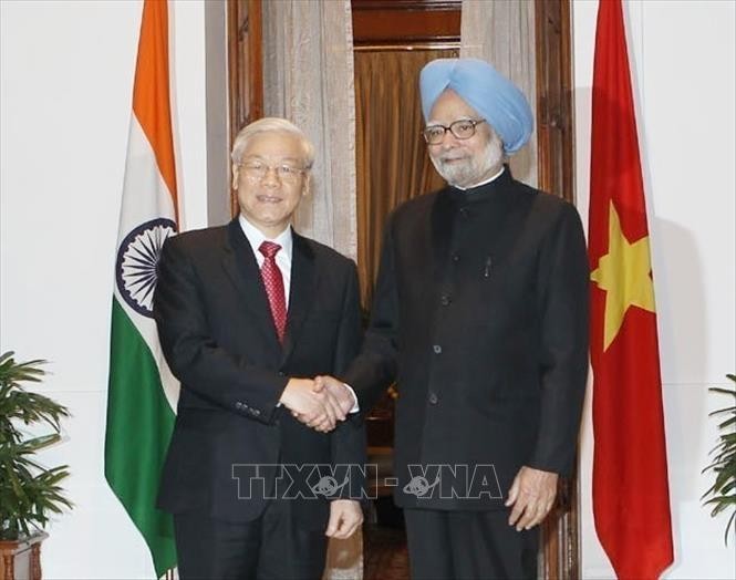 El primer ministro indio, Manmohan Singh, recibe al secretario general del Partido Comunista de Vietnam, Nguyen Phu Trong, quién realizó una visita de Estado al país. (Foto: VNA)