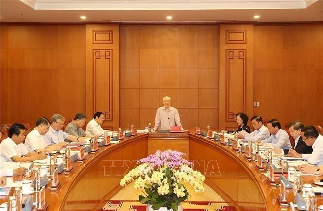 El secretario general Nguyen Phu Trong preside una reunión del Comité Directivo Central para la prevención y lucha contra la corrupción y negatividad. (Foto: VNA)