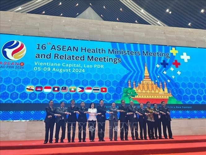 Los delegados toman fotos en la 16 Reunión de Ministros de Salud de la Asean y citas relacionadas (Foto: VNA)