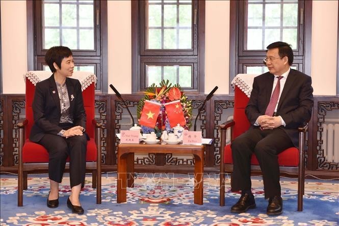 La directora general de la VNA, Vu Viet Trang y el presidente de Xinhua, Fu Hua (Foto: VNA)