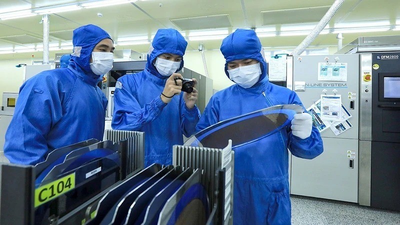 Vietnam desarrolla recursos humanos para industria de semiconductores hasta 2030