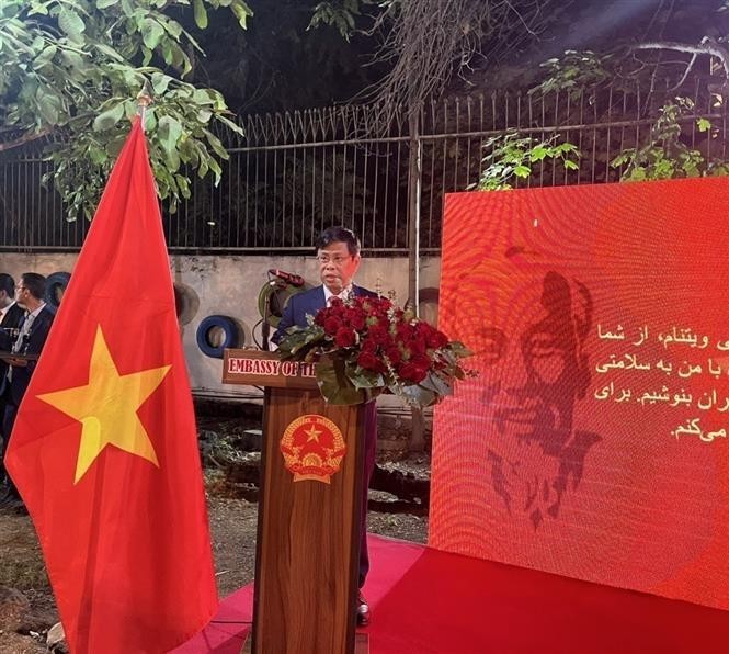 El embajador vietnamita, Luong Quoc Huy, habla en la ceremonia (Foto: VNA)