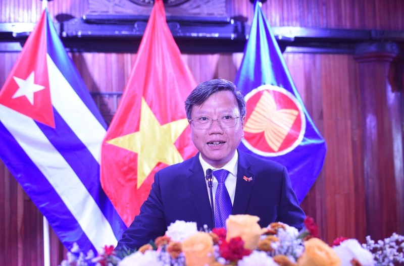 El embajador de Vietnam en Cuba, Le Quang Long, habla en la ceremonia (Foto: VNA)