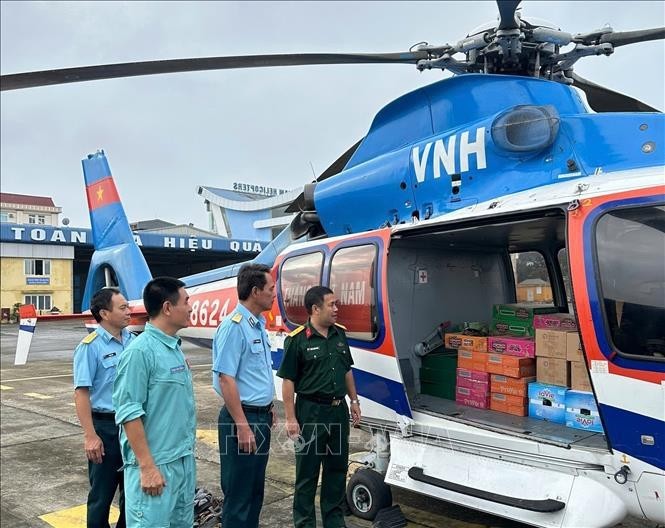 Vietnam envía helicópteros para ayudar a personas en zonas inundadas. (Foto: VNA)