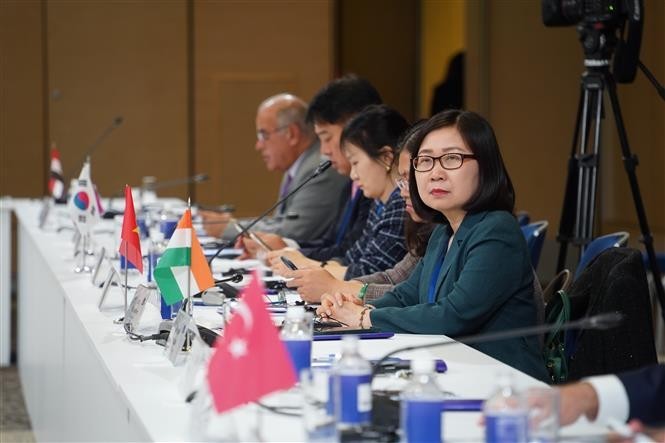 La directora general adjunta Doan Thi Tuyet Nhung en la reunión. (Foto: VNA)