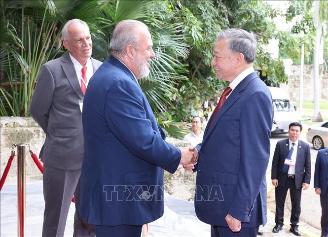 El primer ministro cubano, Manuel Marrero Cruz, recibe al secretario general del Partido Comunista y presidente de Vietnam, To Lam.